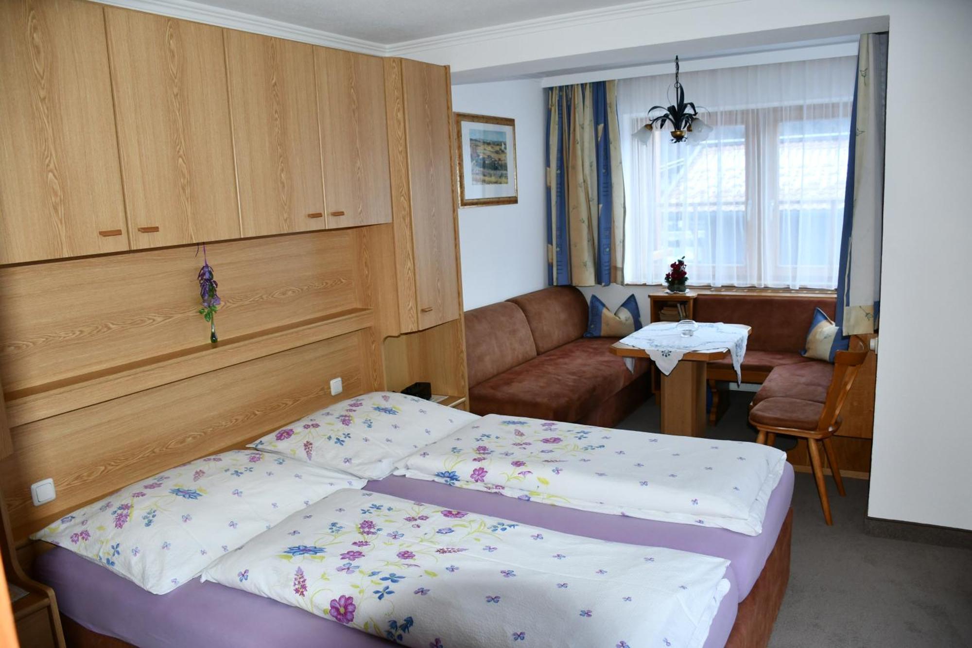 Gaestehaus Brugger Neukirchen am Großvenediger 部屋 写真